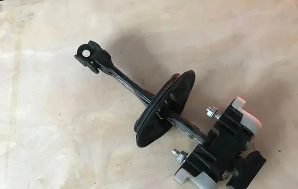 Opel Insignia A Front door check strap stopper 13229021