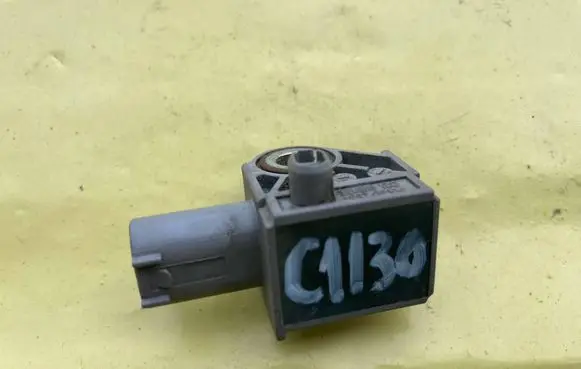 Mercedes-Benz C W204 Airbag deployment crash/impact sensor A2048201985