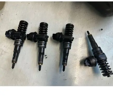 Skoda Octavia Mk2 (1Z) Fuel injector 038130073BA