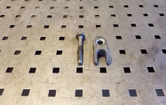 Chevrolet Captiva Fuel Injector clamp holder