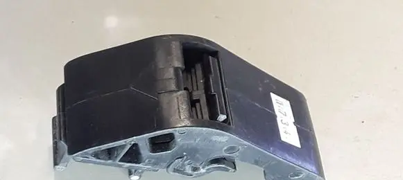 BMW 7 E38 Radiator mount bracket