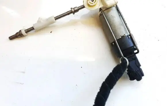 Audi A6 S6 C6 4F Seat adjustment motor 82675102 82675-102