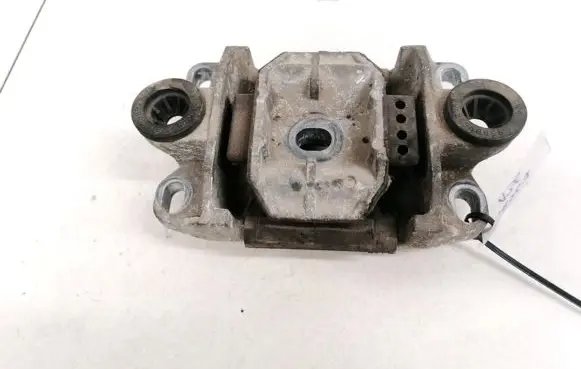Ford Mondeo Mk III Engine mount bracket
