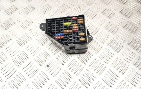 Volkswagen PASSAT B6 Fuse box set 3C2941823 2060828233