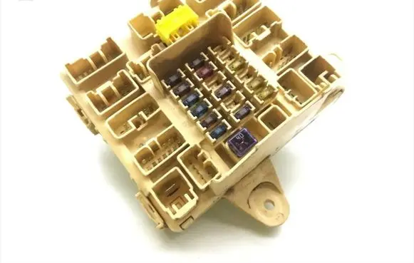 Lexus IS 200-300 Fuse module 90987-04002 056700-6780
