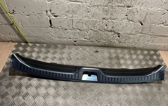 Trunk/boot sill cover protection