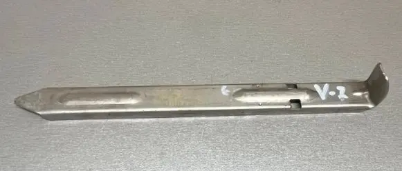 Headlight/headlamp mounting bracket