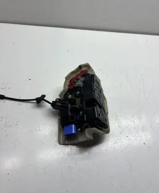 Volkswagen Touran I Front door lock 1T0837350