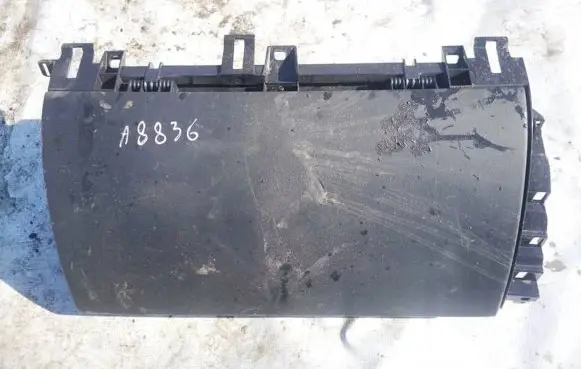 Glove box