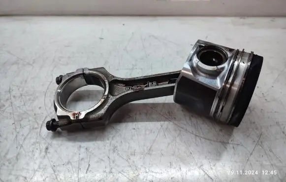 Honda Civic IX Piston with connecting rod