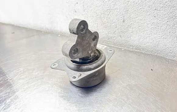 Opel Insignia A Engine mount bracket 13227734