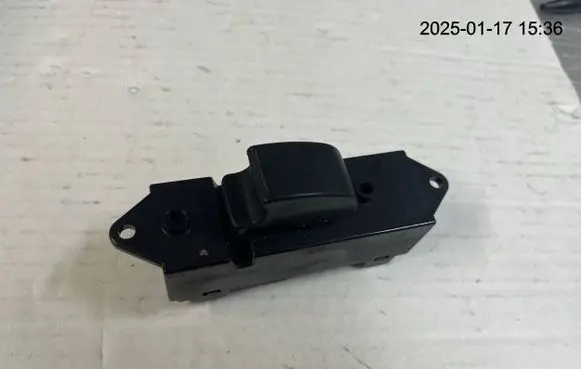 Mitsubishi Lancer X Electric window control switch 8608A067