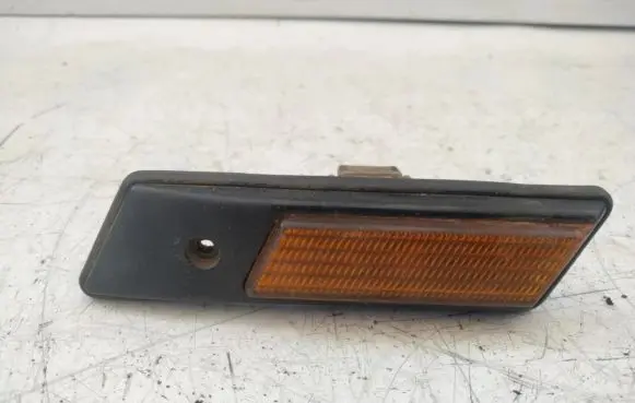 BMW 3 E36 Front fender indicator light 13780139