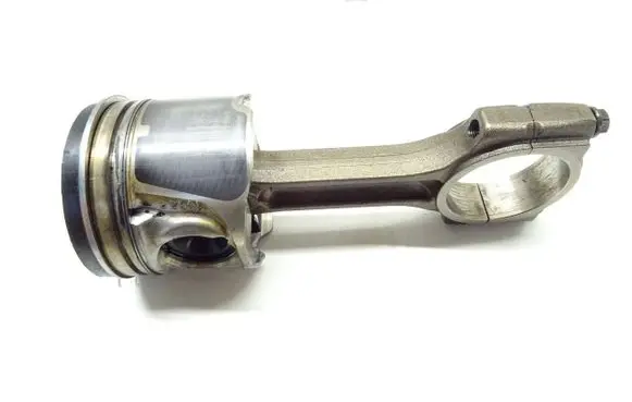 Nissan X-Trail T31 Piston with connecting rod M9R832