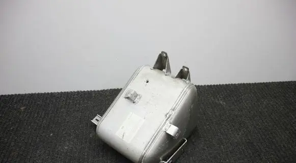 Land Rover Range Rover Sport L461 Air suspension tank/reservoir M8E25B709AC