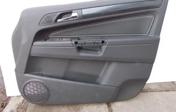 Opel Zafira B Front door card panel trim
