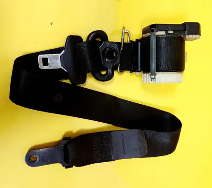 Ford Mondeo Mk III Front seatbelt 1S71F6129