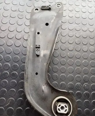 Volkswagen PASSAT B8 Rear control arm 5Q0505225C