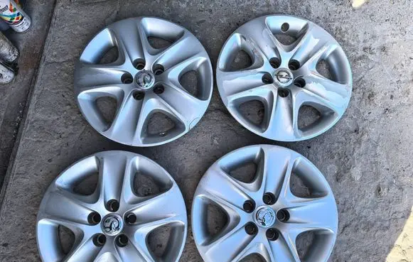 Vauxhall Astra J R16 wheel hub/cap/trim 13337257