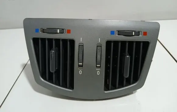 BMW 7 E65 E66 Rear air vent grill 7002395