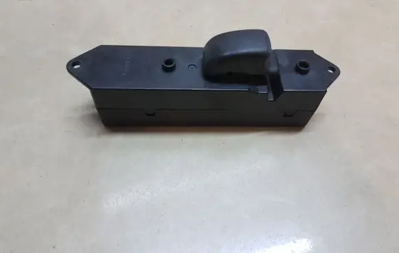 Mitsubishi Pajero Sport I Electric window control switch MR194819