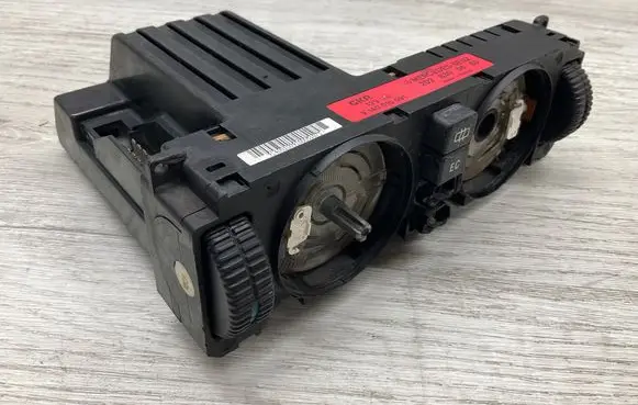 Mercedes-Benz C W202 Climate control unit 2028300685