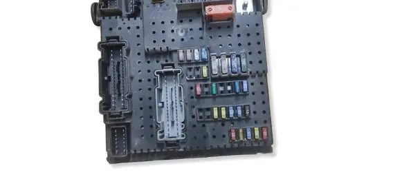 Volvo V70 Fuse module 8676391