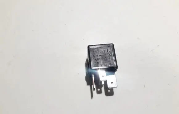 Volkswagen PASSAT B5 Other relay 1k0951253a v23134-j52-x430