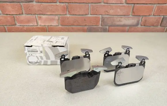 BMW 4 F32 F33 Brake pads (front) 6878876 6859066 6850850