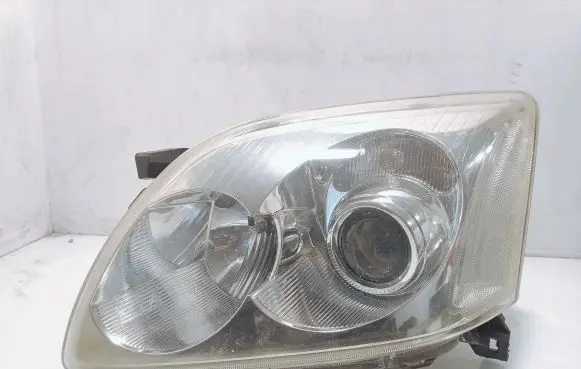 Toyota Avensis T250 Headlight/headlamp KOITO0543