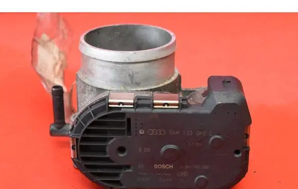 Audi A3 S3 8L Throttle body valve 06A133062C