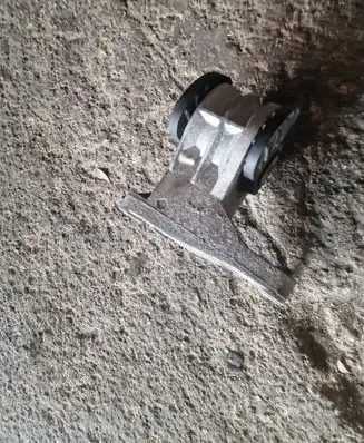 Mini One - Cooper R50 - 53 Engine mount bracket