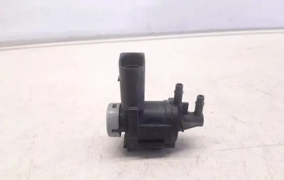 Audi A8 S8 D4 4H Turbo solenoid valve 1K0906283A