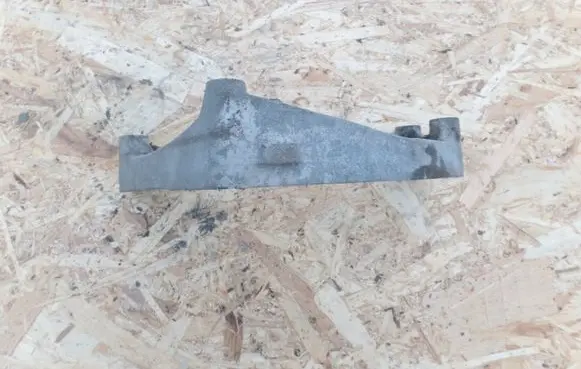 Subaru Legacy Engine mounting bracket