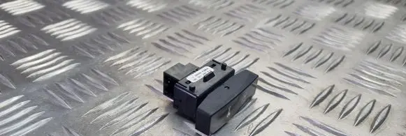 Volkswagen Touareg I Central locking switch button 7L6962125