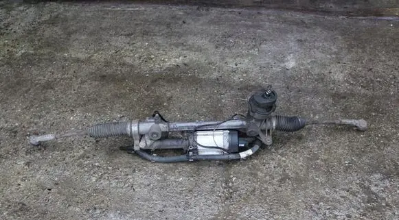 Volkswagen Jetta V Steering rack mounting bracket 