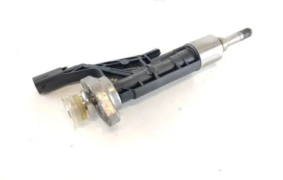 BMW 4 F36 Gran coupe Fuel injector 7639990
