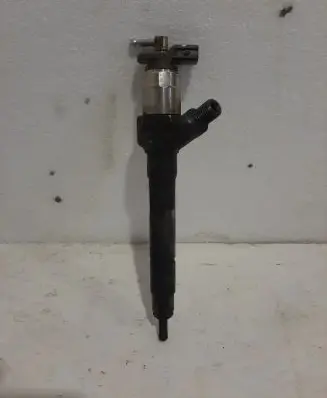 Mazda CX-7 Fuel injector R2AA13H50
