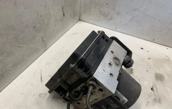 Hyundai Santa Fe ABS Pump 589102B850
