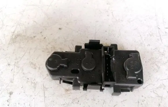 Audi A6 S6 C5 4B Tail light bulb cover holder THK161