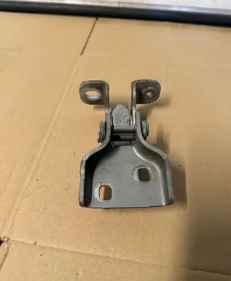 Opel Vivaro Front door lower hinge 