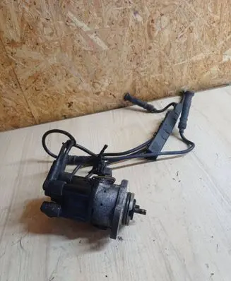Volkswagen Golf III Spark distributor 030905205