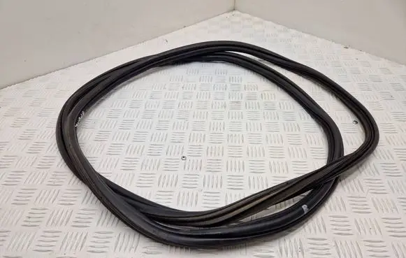 Opel Zafira C Trunk rubber seal (body)