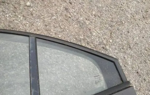 Nissan Primera Rear vent window glass as2