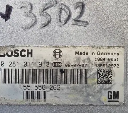 Opel Zafira B Engine control unit/module ECU 0281011913 55556262