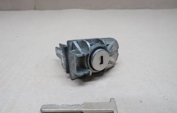 Ford S-MAX Front door lock (next to the handle) 3M5AR21990AH 068BA7P5