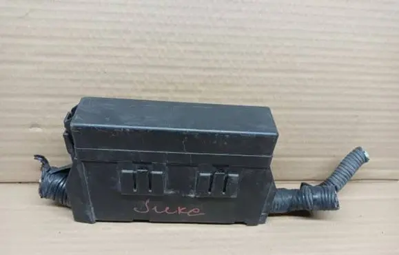 Nissan Juke I F15 Fuse box set 7154722330 24382EV70B