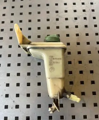 Audi A6 S6 C5 4B Power steering fluid tank/reservoir 8D0422373C