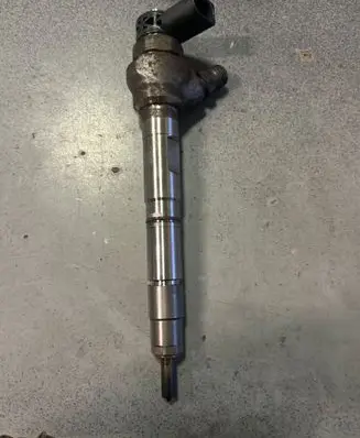 Seat Alhambra (Mk2) Fuel injector 04L130277AC 0445110469