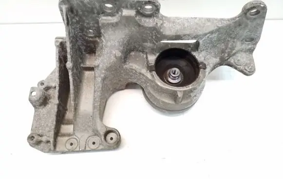 Nissan X-Trail T31 Engine mount bracket